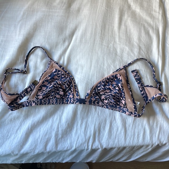 Sun Shadow Rip Curl Triangle Bikini Fixed Top - Picture 6 of 7